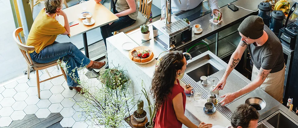 vibrant-cafe-scene